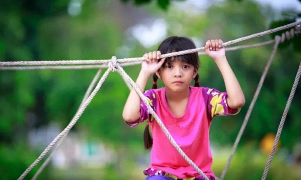 Đừng vui mừng nữa! Hành vi này của trẻ là dấu hiệu của sự thiếu yêu thương, không phải EQ cao