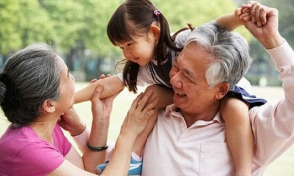 Ông bà nói một câu, cha mẹ lo cả ngày: Khi những lời khuyên trở thành gánh nặng