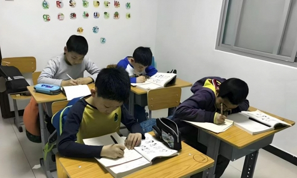 Lý do phản đối học thêm của 1 ông bố gây tranh luận: 'Thứ có thể mua được bằng tiền thì không phải là học vấn thực sự!'