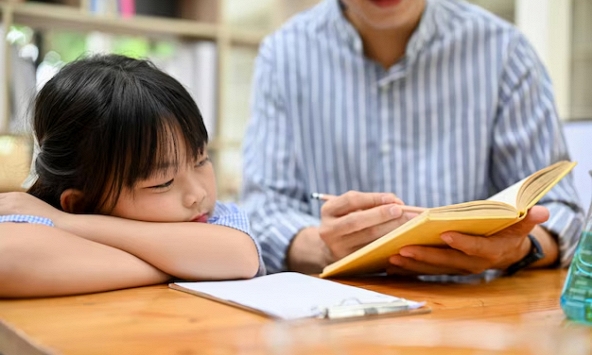 Thử giải bài Toán tiểu học của con, ông bố “điếng người” khi vợ phán “đáp án sai bét”: Dân mạng vào cuộc cũng không ra nổi đáp án