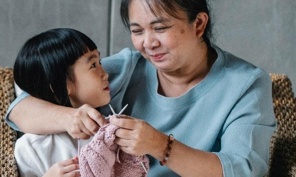 'Con ơi, đừng mang cháu đến thăm mẹ nữa...' - Lời tâm sự đau lòng của 1 người già khiến bao gia đình thức tỉnh