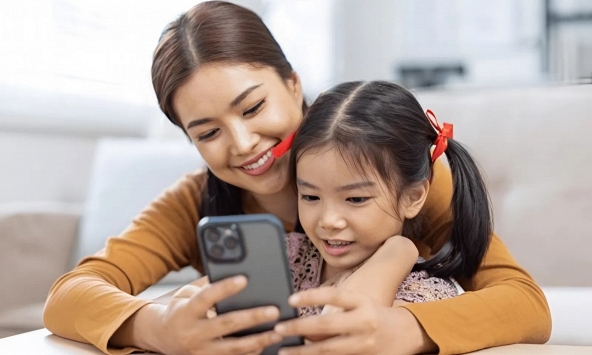 Một người mẹ nếu đủ khôn ngoan sẽ không đăng 5 điều này về con lên mạng xã hội, kẻo con chịu thiệt thòi lớn