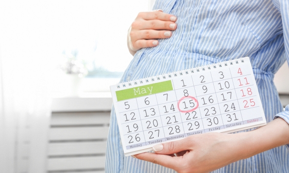 Có thể chọn ngày làm IVF để sinh con đúng thời điểm mong muốn không? Bác sĩ sản khoa mách các mẹ cách 'cộng trừ' để chuyển phôi