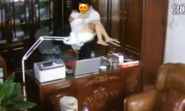 Những người phụ nữ trong clip thân mật của Chủ tịch Hội đồng quản trị không phải là giáo viên của trường!