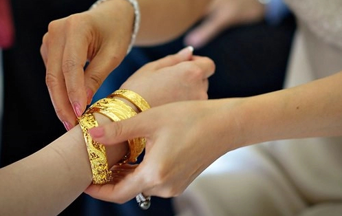 Mẹ chồng đòi bán vàng hồi môn của tôi, ai ngờ chỉ 1 tháng sau bà xuống nước xin lỗi