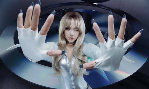 Minh Hằng bùng nổ visual, hóa “đạo diễn thời trang” trong teaser MV “DIRECTOR”