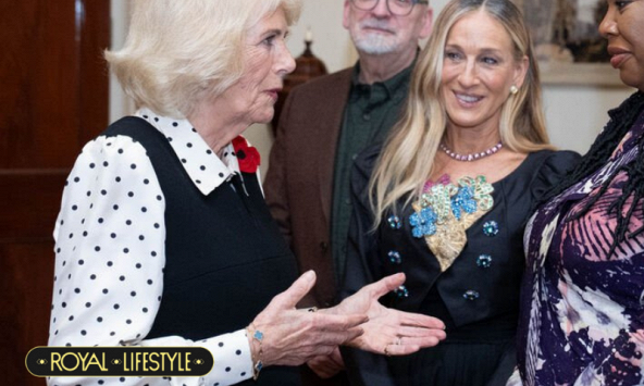 Ngôi sao Sex and the City bất ngờ gặp Vương hậu Camilla, chuyện gì thế này?
