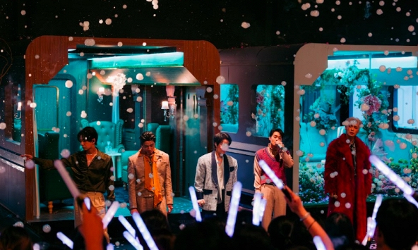 Hiệu ứng Anh Trai “Say Hi” bùng nổ: Hàng chục nghìn người đổ về concert lớn nhất cuối năm