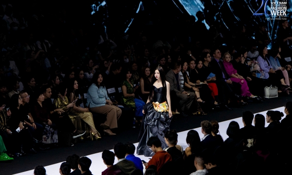 GUNO gây bất ngờ lớn khi bắt tay NTK Cao Minh Tiến trên sàn diễn AVIFW 2025