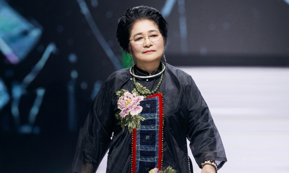    Nghệ sĩ Kim Xuyến gây bất ngờ với màn 'tái xuất' chấn động ở tuổi 80