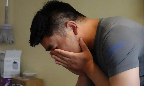 Phụ huynh Hà Nội bất lực kể: 'Giờ con tôi không nghe bố, không nghe mẹ, chỉ tin yêu duy nhất... người này!'