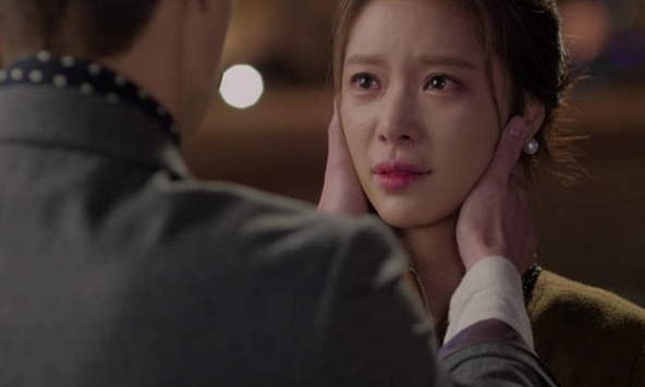 Nhặt được hóa đơn khách sạn trong túi áo chồng nhưng sự thật còn khiến tôi phát điên hơn cả việc anh ấy ngoại tình