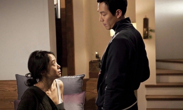 Đêm trước ngày cưới, tôi đọc được tin nhắn của chồng tương lai và chị dâu, thật quá sức chịu đựng!