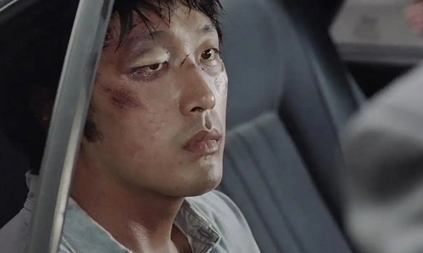 Tuổi già mới đẻ được con trai, 1 cặp vợ chồng chiều con hết mực để rồi hơn 20 năm sau bi kịch đổ ập xuống!