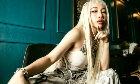 Sau thời gian lui về chăm sóc gia đình, Hằng BingBoong tái xuất với dự án âm nhạc mới