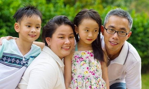 4 hành động bố làm với mẹ quyết định tương lai con NỞ HOA hay BẾ TẮC!