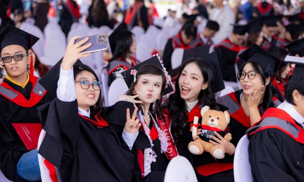  BUV vinh danh thế hệ hơn 600 tân khoa đạt ba cấp độ chuẩn chất lượng