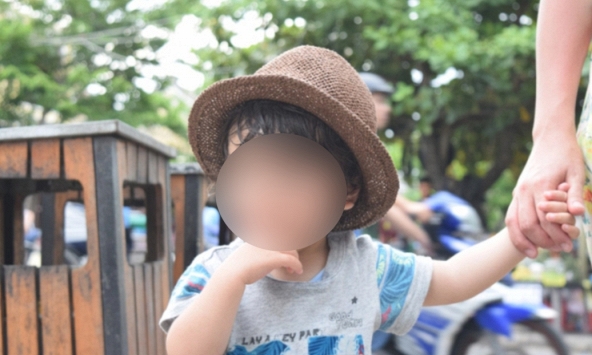 Phụ huynh Hà Nội bức xúc tố: 'Đây chính là kiểu cha mẹ đáng ghét nhất, bề ngoài tỏ vẻ dạy con, thực chất ngấm ngầm chiều hư'!