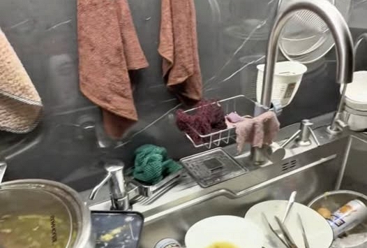Chiếc bồn rửa bát đủ 'gây bão' MXH: Nếu cái nhà này không có phụ nữ thì sẽ biến thành cái gì?