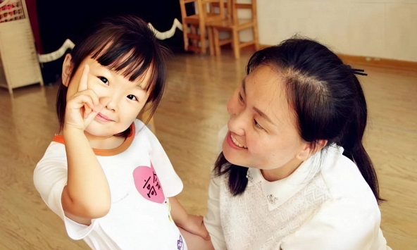 Một hành động của trẻ khiến nhiều cha mẹ lầm tưởng là EQ cao, thực chất chỉ là khôn vặt!