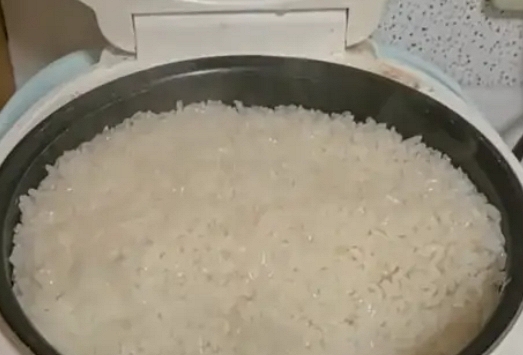 Chiếc nồi cơm ngày cuối năm khiến 1 bà mẹ bị chê trách dữ dội, hàng nghìn cư dân mạng bình luận: 'Tôi thấy thương cho con chị!'