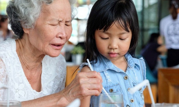 Ông bà hay nói 5 câu này, tưởng yêu thương nhưng thực ra ngấm ngầm 'hại' cháu