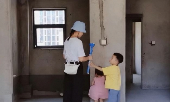 Khoe ảnh ngôi nhà mới xây, 1 bà mẹ bị dân mạng 'soi' ra chi tiết trọng nam khinh nữ dù cô liên tục phủ nhận