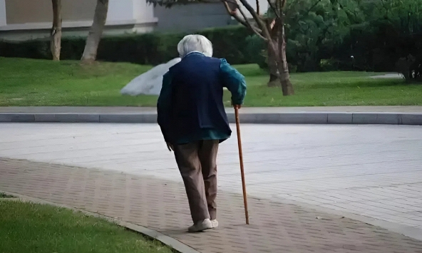 4 hành động của anh chị em trong gia đình khiến bố mẹ đau lòng nhất, còn buồn hơn cả cạch mặt nhau!