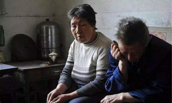 Bán nhà làm quà cưới cho con, cái kết cuối đời cay đắng: Đây là cách nuôi dạy con sai lầm nhất, nhiều cha mẹ mắc phải