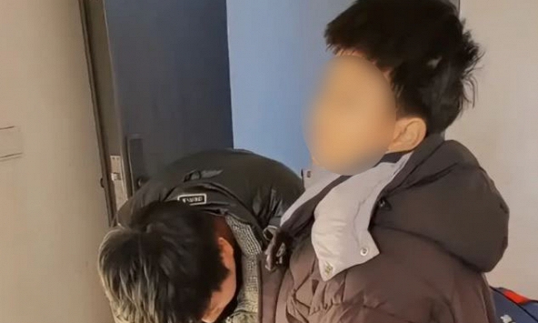 Mẹ lên MXH khoe: 'Con tôi không bao giờ mặc quần áo rẻ tiền' nhưng nhìn ảnh chị đăng, nhiều người phì cười