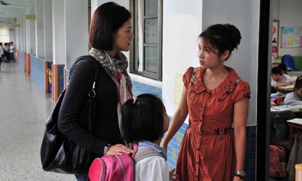  Bức ảnh Hiệu trưởng đăng tải lên mạng xã hội dịp đầu năm khiến phụ huynh người thì giận run, người bênh vực 'nên làm thế'