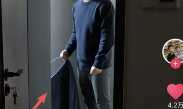 “Chồng tiến sĩ của tôi không biết mặc quần”, người phụ nữ khoe chồng nhưng bị chỉ trích: Cô đang nuôi thêm một đứa con!