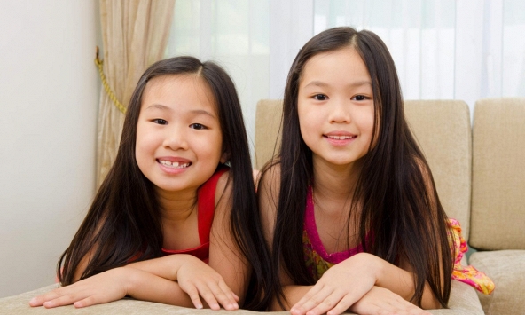 Trẻ em có vẻ ngoài ưa nhìn thực sự MAY MẮN hơn những đứa trẻ khác? Khoa học đưa ra câu trả lời bất ngờ!