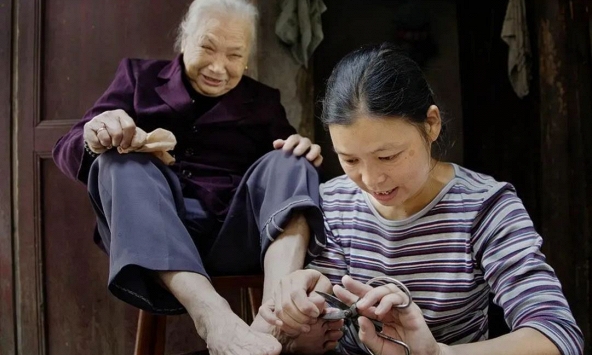 Dù gia đình có bao nhiêu người con đi nữa thì đây vẫn là người con hiếu thảo với bố mẹ nhất!