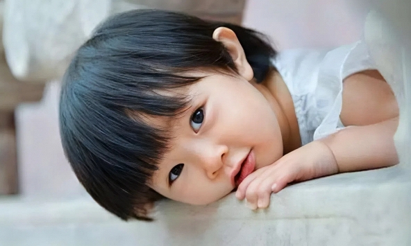 4 đường nét khuôn mặt của một đứa trẻ THÔNG MINH!