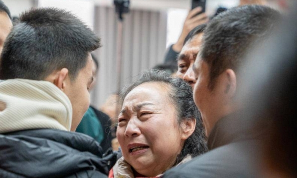 1 lần đưa con đi mua sắm Tết, cặp cha mẹ vướng phải bi kịch kéo dài suốt 37 năm: Cái kết mới là điều không ai ngờ!