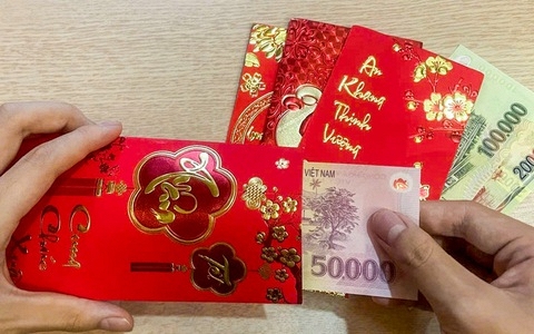 Lì xì các cháu 200 nghìn nhưng đến lượt con mình thì họ mừng chưa đươc 1 nửa, tôi tuyên bố thẳng trước mặt nhà chồng