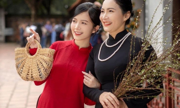 Vợ về nhà ngoại ở cữ, đến ngày con trai tròn tháng thì mẹ vợ nói một câu khiến tôi sững sờ