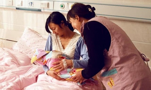 Mẹ bỉm 'sụp đổ' vì cuộc chiến khác biệt thế hệ không hồi kết về việc chăm trẻ với ông bà