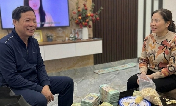 Mẹ chồng khoe Tết vừa rồi anh rể biếu 50 triệu, tôi quay đi cười thầm vì chỉ mình tôi mới biết sự thật