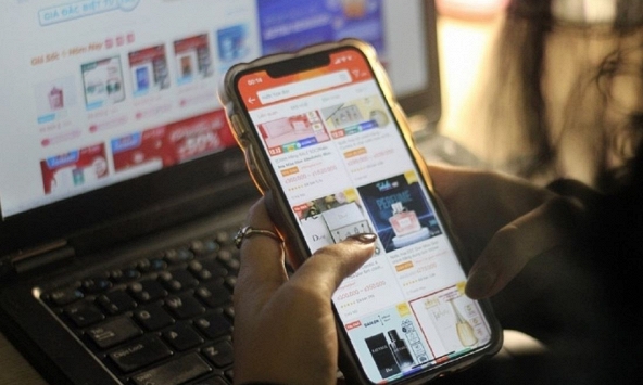 Đang thanh toán đơn hàng online, mẹ Hà Nội sửng sốt trước câu nói của con trai lớp 6: 'Tôi không ngờ mình tụt hậu đến thế!'