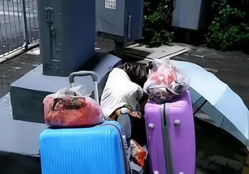 Tôi bị đuổi ra khỏi nhà chồng ngay trong đêm, sáng hôm sau lại là người duy nhất được giữ chìa khóa két sắt