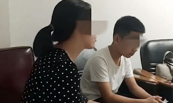 Phát hiện khoản tiêu 'lớn' của con, bà mẹ ở TP.HCM nổi trận lôi đình, rồi kịp bình tĩnh lại để dạy con một bài học nhớ đời!