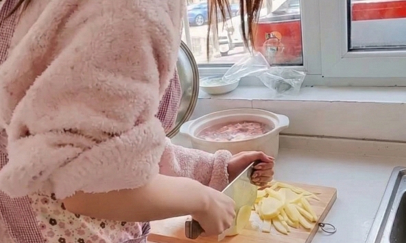 'Xin lỗi trước con rể tương lai nhé' - Một bà mẹ đăng bài bóc phốt con gái trên MXH, kèm hình ảnh khiến ai nhìn cũng bịt miệng cười