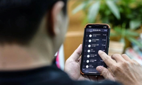 Anh trai chồng đột ngột chuyển cho tôi một khoản tiền lớn, đến khi biết lý do tôi mới hiểu gia đình này đang giấu điều gì