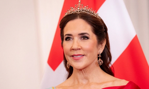 Vì sao Vương hậu Mary không thể mang bộ trang sức ngọc lục bảo danh giá trong chuyến thăm quê nhà Úc?