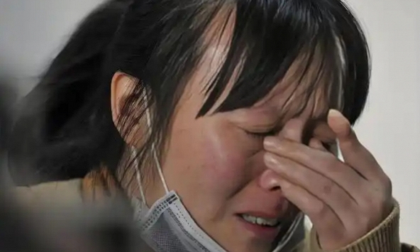 Mẹ không nói lời nào, lén rút sạch 1,4 tỷ tiền tiết kiệm của con cả để mua nhà cho con út, cái kết vài năm sau quá cay đắng!