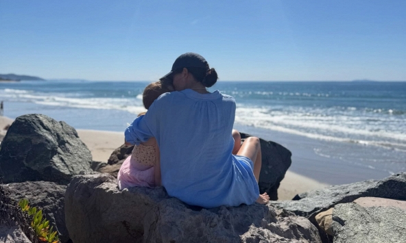 Meghan Markle bất ngờ khoe ảnh hiếm của con gái Lilibet nhân dịp 8/3