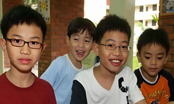 Nghe câu nói vô tư của con trai về mẹ cậu bạn cùng lớp, tôi mới hốt hoảng phát hiện: Hoạ có thể từ mồm con mình mà ra!