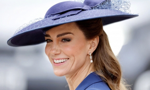 Thất vọng với diện mạo mới của Vương phi Kate: Lại là chiếc váy xanh 'nhàm chán', fan phàn nàn 'cô ấy có bao nhiêu bộ thế này rồi?'